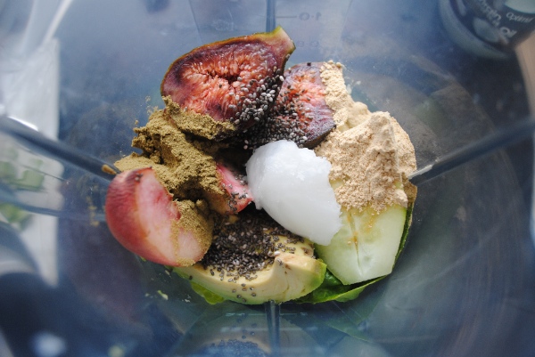 Peach and fig smoothie ingredients in blender